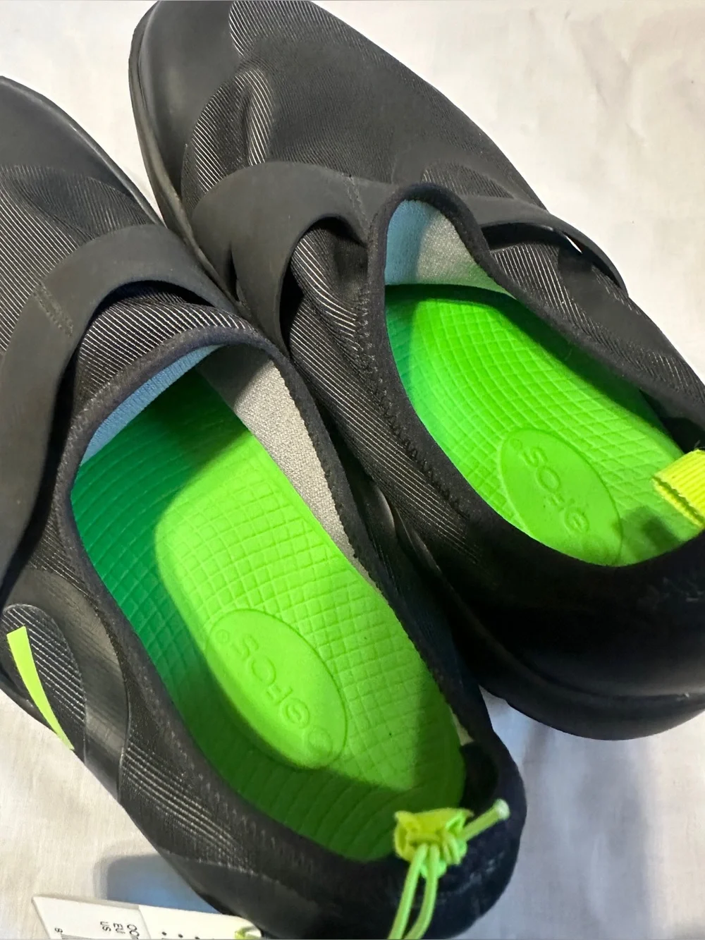 Oofos Oomg Eezee Low Slip On Recovery Sneaker Shoe Men’s size 9 NWT
